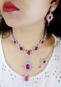 Ensemble de pendentifs en diamant américain faits à la main de qualité supérieure en pierre CZ plaquée or pour les mariages - Product Image 6