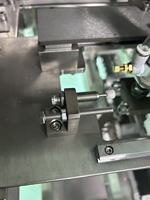 Automatische machine voor het snijden, schillen en verwerken van ananas (kop en staart), machine voor de verwerking van fruit en groenten