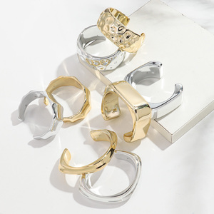 Vòng tay kiểu dáng thời trang 2025 mạ vàng kiểu dáng phóng đại, chất liệu nhựa, kiểu dáng hình học, trang sức dự tiệc, vòng tay kiểu vòng đeo tay cho nữ - Product Image 4