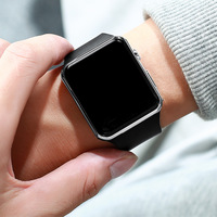 Montre numérique LED carrée unisexe tendance et décontractée, personnalisable, lumineuse, cadeau idéal pour Noël, anniversaire, Thanksgiving, à graver