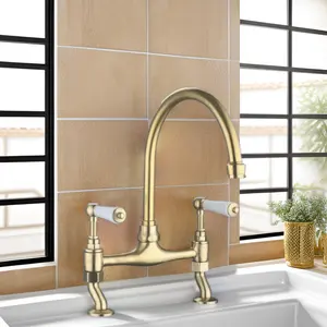 Classico vintage ponte rubinetto oro ottone due maniglie rubinetto lavello da cucina per la cucina ponte lavello miscelatore