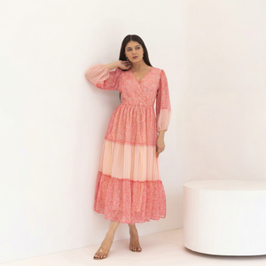 Vestido midi rosa de gasa con cuello en V, dobladillo escalonado, manga abullonada tres cuartos, estilo A, con lazo, estilo bohemio casual de verano - Product Image 1