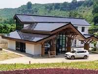 Garantierte BIPV-Solardachziegel Beschichtete Metallschindeln Gebäudeintegriertes Dachmaterial Platten Paneele Steinbeschichtete Dachziegel