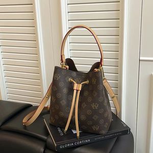 Sac à bandoulière en cuir véritable imprimé de haute qualité, sac seau tendance, sac fourre-tout en cuir pour femme, sac à main de luxe pour femme - Product Image 2