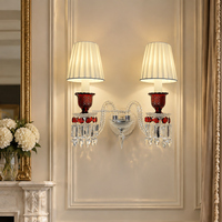 Applique Murale de Luxe Française à 2 Têtes en Cristal Rouge, Fer Plaqué, Abat-jour en Tissu, Verre Rouge et Pompon en Cristal pour Chambre, Hôtel, Villa, Hall