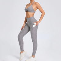 Ensemble de yoga et de fitness personnalisé avec logo : Soutien-gorge de sport halter, Leggings froncés push-up, Haute élasticité, Compression pour la course