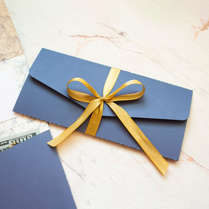 Enveloppe de poche d'emballage d'argent pour cadeau d'anniversaire personnalisé avec intérieur imprimé et fermeture par ruban - Product Image 5