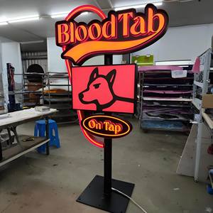 Maßgefertigtes <span class=keywords><strong>LED</strong></span>-beleuchtetes Spezielles Kreatives Werbe-Augenmerksamkeits-Schild Auffälliges Wegweiser-Schild für Außenbereich Ladenfront-Pfostenschild Beschilderung für Unternehmen - Product Image 1