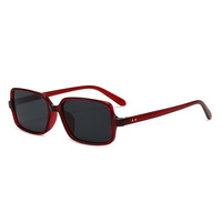 2025 lunettes de soleil carrées simples rétro avec UV400 nouvelles lunettes de soleil neutres à la mode avec rivets rétro en gros 3962
