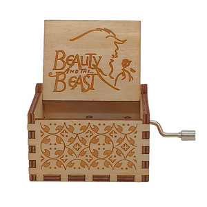 Caja <span class=keywords><strong>Musical</strong></span> de Madera con Diseño Personalizado de <span class=keywords><strong>La</strong></span> <span class=keywords><strong>Bella</strong></span> <span class=keywords><strong>y</strong></span> <span class=keywords><strong>la</strong></span> <span class=keywords><strong>Bestia</strong></span>, Caja <span class=keywords><strong>Musical</strong></span> Clásica Tallada a Mano con Manivela, Regalo de Cumpleaños para Niños - Product Image 3