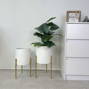 Jardinières Mid-Century <span class=keywords><strong>pour</strong></span> plantes d'intérieur, pots décoratifs modernes <span class=keywords><strong>pour</strong></span> <span class=keywords><strong>salon</strong></span>, jardinières blanches avec supports dorés <span class=keywords><strong>pour</strong></span> plantes - Product Image 2
