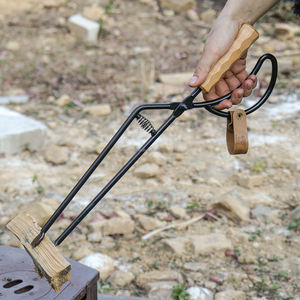 Vente en gros de <span class=keywords><strong>pince</strong></span> à charbon de <span class=keywords><strong>bois</strong></span> <span class=keywords><strong>pour</strong></span> barbecue manche en <span class=keywords><strong>bois</strong></span> de fer Camping en plein air BBQ feu de camp poêle cheminée <span class=keywords><strong>pince</strong></span> à feu - Product Image 1