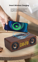 Multifunktionaler Holz-Kartenhalter USB-Stick FM-Radio Kabelloses Laden Uhr Bluetooth-Lautsprecher