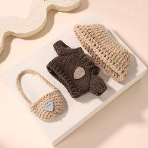 Conjunto de 3 piezas de muñeco de peluche marrón, lindos accesorios para muñecas de 6,7 pulgadas, incluye sombrero, suéter, bolsa hecha de plástico duradero - Product Image 6