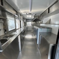 Remorque alimentaire personnalisée vert foncé peinte, équipée d'un hotte d'extraction commerciale et d'une station de cuisson pour la restauration événementielle