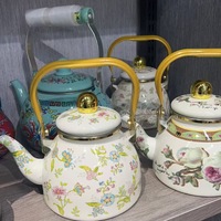 Bouilloire à thé en émail vintage, théière en émail floral vert sur acier avec poignée en porcelaine Cool Touch pour décor de cuisine domestique