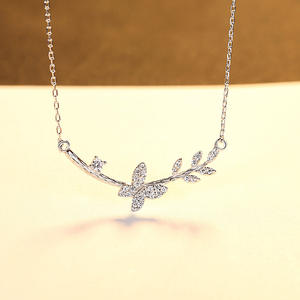 El collar de plata de ley S925 con diseño de mariposa y rama es una opción ideal para mujeres (versión de cobre disponible bajo pedido) - Product Image 6