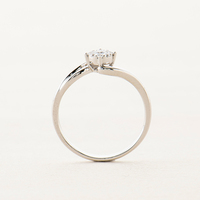 Bague classique à quatre griffes plaquée or 18 carats avec une seule pierre, diamant taille brillant circulaire, bague de fiançailles simple pour femme