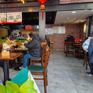 كرسي خشبي بسعر الجملة لمطعم خشبي بظهر سلم كرسي خشبي صلب كرسي طعام مخصص الشركة المصنعة - Product Image 4