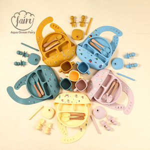 Ensemble d'alimentation pour <span class=keywords><strong>bébé</strong></span> en silicone de qualité alimentaire personnalisé en gros, écologique, non toxique, assiette à ventouse, bol, bavoir, tapis de table pour nourrissons et tout-petits - Product Image 4