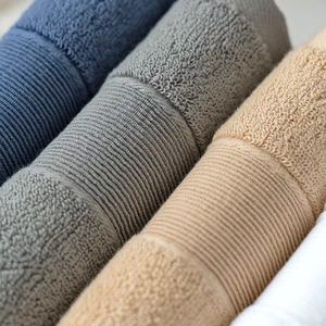 5つ星ホテルの高級刺繍入りコットンテリーバスタオル、耐久性があり、シルクのように柔らかく、吸水性があり、速乾性があり、環境に優しいバスタオル - Product Image 4