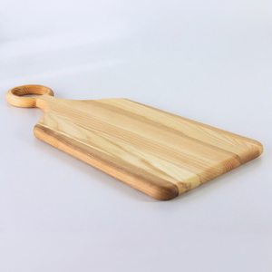 Planche à découper rectangulaire en bois avec poignée en boucle, finition naturelle, qualité alimentaire, écologique, épaisseur 1,8 cm - Product Image 1