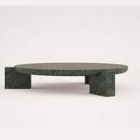 Table basse ronde en marbre vert, pieds en bloc massif, sculpture minimaliste, table centrale pour salon, maison de rêve