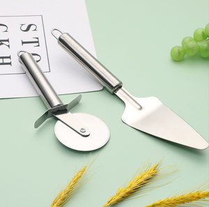 Cortador de Pizza con Rueda DFT24 de 6 cm, Pala para Pizza con Mango Redondo de Acero Inoxidable - Product Image 3