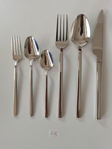 Juego de cubiertos de metal premium para mesa de comedor moderna y colección de vajilla de lujo para cocina. - Product Image 3