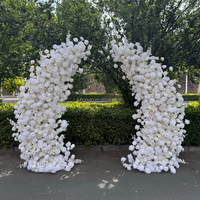 Arche florale en soie blanche artificielle en gros pour la décoration de scène de mariage, d'événements et de fêtes