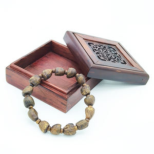 Bracciale Vintage in Legno di Agar Vietnamita Unisex - Product Image 4