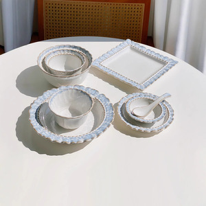Assiettes à dîner et à dessert en céramique à bord de dentelle en relief en usine ensemble de vaisselle en céramique pour la vente en gros en vrac - Product Image 3