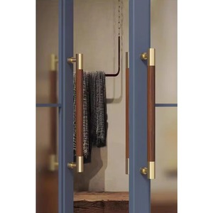 Poignée de porte en laiton massif sur mesure, finition noyer naturel, robuste, pour portes d'entrée de luxe modernes et grandioses - Product Image 6