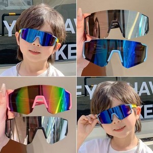 Occhiali da Sole per Bambini con Montatura Quadrata Completa <span class=keywords><strong>in</strong></span> PC, Protezione UV400 Classe 3, Occhiali Sportivi per Ciclismo e Pesca, Personalizzabili con Logo - Product Image 4