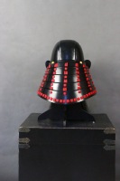 Önü Beyaz Boynuzlu Şeytan Maskesi bulunan Siyah Samuray Başlığı, Giyilebilir Metal Kask, Ev Koleksiyonu Sergilemesi İçin Uygun