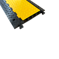 Heavy Duty 4 canales PVC Trunking Caucho Plástico Cable Protector Cubierta Golpes de velocidad Carretera Cable Bandeja Piso Golpes de velocidad