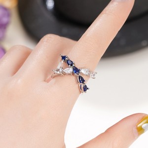 Anello Classico a Goccia Bicolore con Design a Croce per Donna - Product Image 2