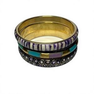 Bracelets en laiton plaqué or, polis à la main, sertis de clous, tendance, incrustés de résine, pour mariage et soirée, unisexe, prix raisonnable - Product Image 1