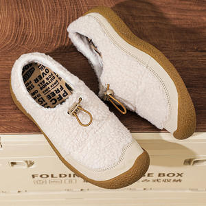 Chaussures de grande taille pour femmes Chaussures Kee en coton d'agneau de même style Heattech One-leg Automne et hiver Nouveau produit Chaussures en fourrure de patte d'ours - Product Image 1