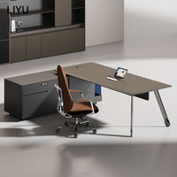 Bureau de direction moderne convertible en L avec plateau épaissi, boîte de câblage multimédia, écran de confidentialité et armoire de rangement