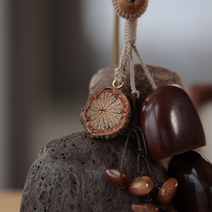 Sifflet sonore artisanal en coquille de graines naturelles, à suspendre, carillon éolien, cloche de guérison sonore, pendentif plante et fruit, ornement pour sac à dos et voiture - Product Image 2