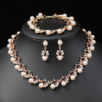 Ensemble de bijoux de mariage vintage fait main tendance : collier, bracelet et boucles d'oreilles en perles d'imitation pour femme