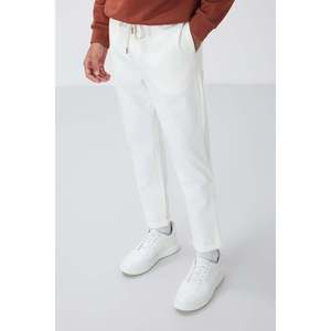 กางเกงวอร์มเอวยางยืดสำหรับผู้ชาย สีเอครู กางเกงลำลองระบายอากาศได้ดี ทรงมาตรฐาน - Product Image 3