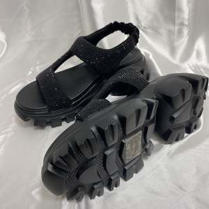 Sandalias Planas Ligeras con Cristales y Tiras Acolchadas para Mujer, Suela Gruesa, Sandalias Deportivas Elásticas para Dama, Sandalias Femeninas con Logo Personalizable - Product Image 3