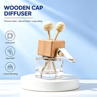 Diffuseur de parfum rechargeable pour voiture, flacon en verre avec couvercle en bois, clip de ventilation et bâtonnets en rotin pour emballage de parfum d'ambiance automobile