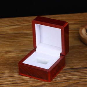 Caja de collar de madera con forma de anillo abatible cuadrado de laca de Piano brillante de grano de caoba personalizada con decoración para colgar en la pared - Product Image 3