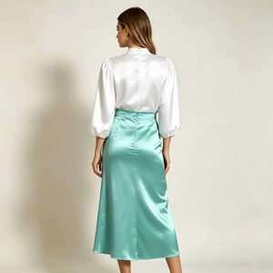 Jupe midi élégante en satin vert menthe — Jupe trapèze soyeuse taille haute pour occasions modestes et spéciales - Product Image 5