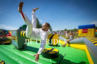 China Fabrica Juegos Inflable De Wipeout Inflables Eliminador Con Brincolines Inflables Para Venta
