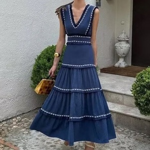 เดรสยาวแฟชั่นผู้หญิงสไตล์เรโทร คอวี แขนกุด แต่งลูกไม้ ปักลายพู่ห้อย รุ่นใหม่รับซัมเมอร์ - Product Image 1