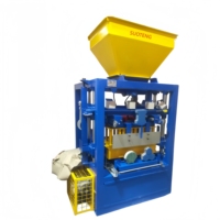 Machine automatique électrique et manuelle QT4-24 pour la fabrication de blocs de pavés et de briques en ciment avec boîte de vitesses et roulement à pression hydraulique
